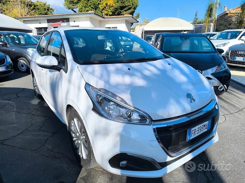 Usata Peugeot 208 Active 101 CV (74 kW) 2018 Bianco Utilitaria
