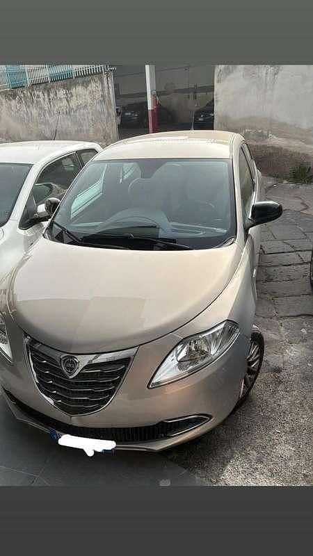 Usata Lancia Ypsilon Gold 84 CV (61 kW) 2014 Oro Utilitaria