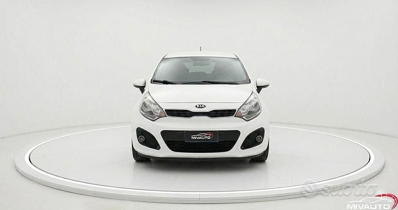 Usata Kia Rio 90 CV (66 kW) 2014 Bianco Berlina