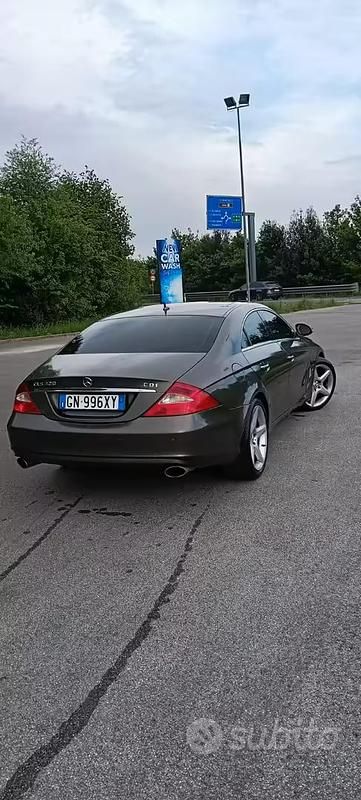 Usata Mercedes CLS320 224 CV (164 kW) 2007 Marrone Berlina