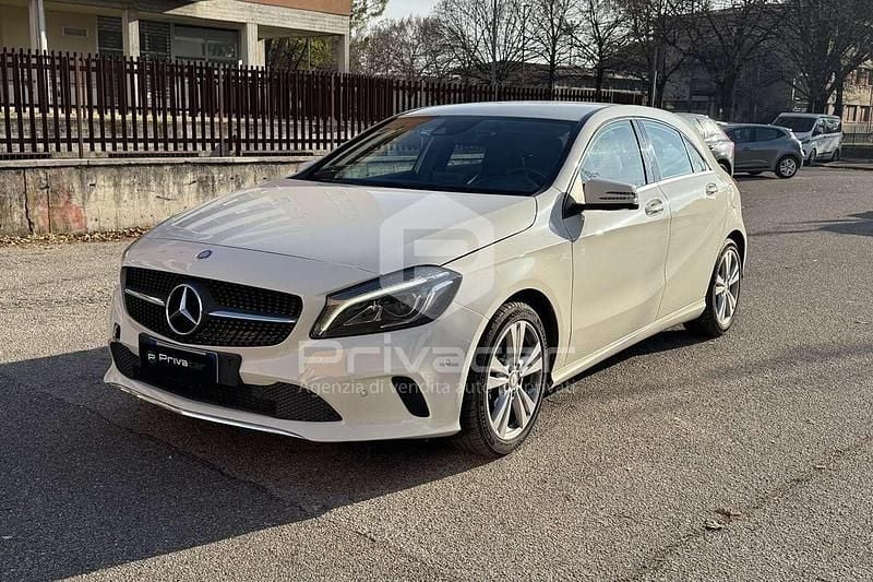 Usata Mercedes A180 Premium 109 CV (80 kW) 2017 Bianco Utilitaria