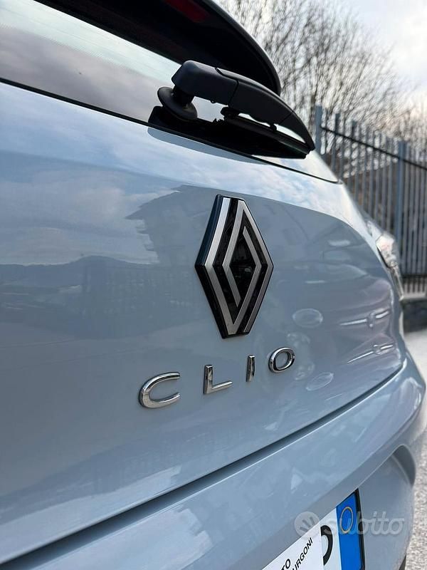 Usata Renault Clio V Evolution 101 CV (74 kW) 2024 Grigio Berlina