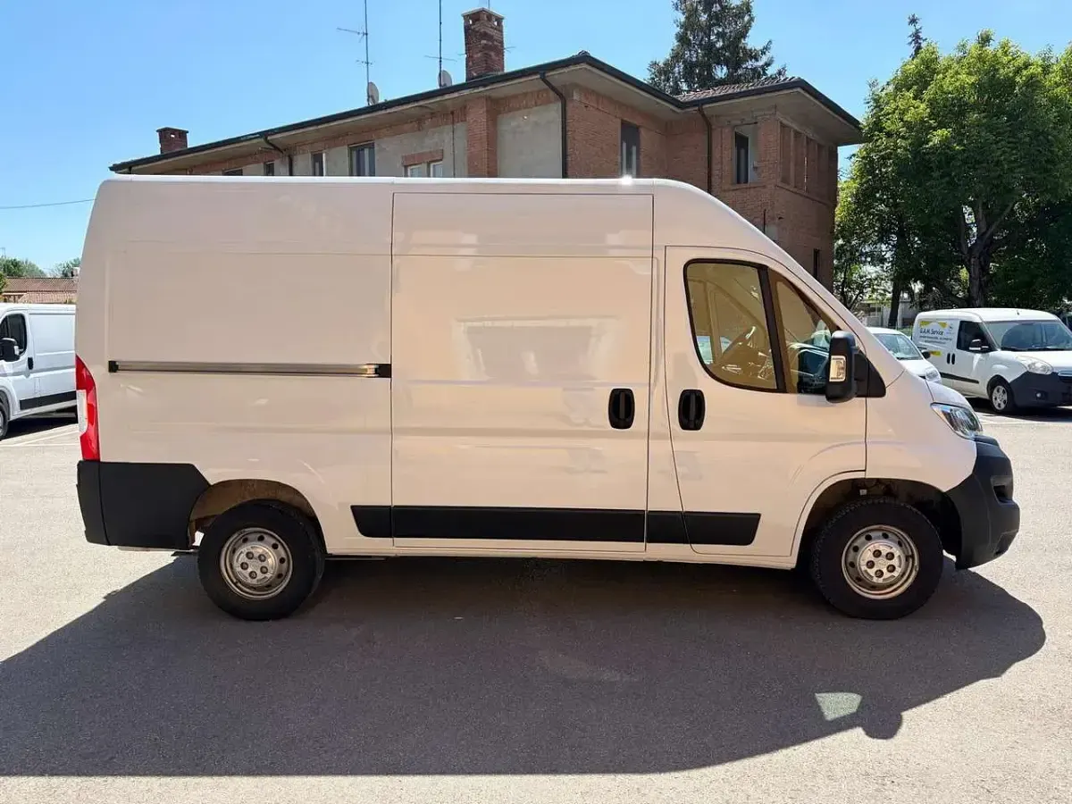 Usata Opel Movano S 140 CV (102 kW) 2024 Bianco icy pastello Furgone
