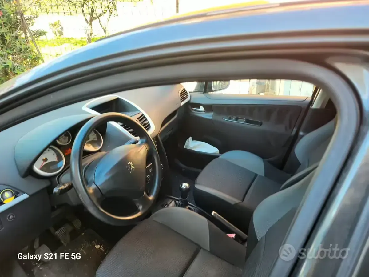 Usata Peugeot 207 73 CV (53 kW) 2010 Verde Berlina