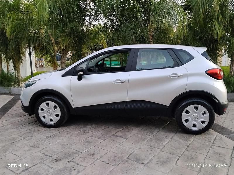 Usata Renault Captur Zen 90 CV (66 kW) 2017 Grigio SUV