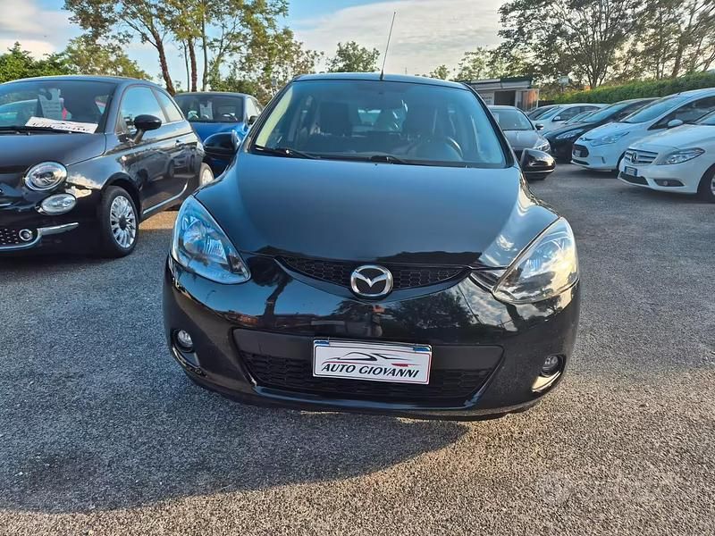 Usata Mazda 2 75 CV (55 kW) 2011 Nero Utilitaria