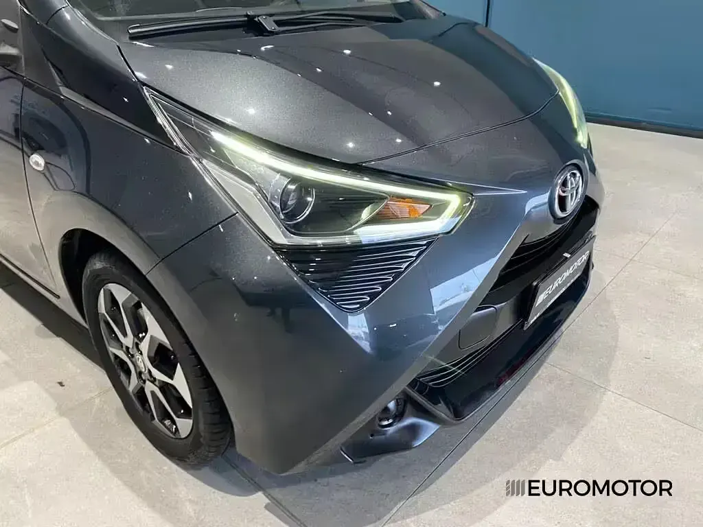 Usata Toyota Aygo 72 CV (52 kW) 2020 Grigio Utilitaria