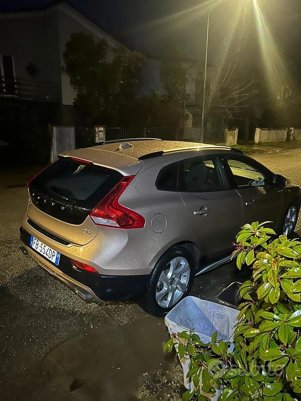 Usata Volvo V40 CC 120 CV (88 kW) 2016 Station wagon