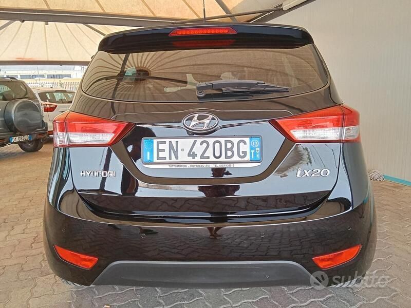 Usata Hyundai ix20 Comfort 77 CV (56 kW) 2012 Nero Utilitaria