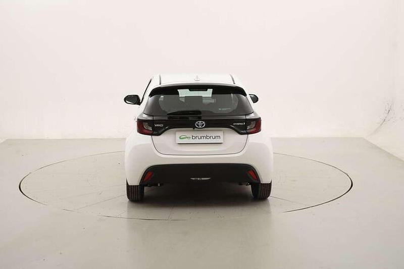 Usata Toyota Yaris Hybrid Business Edition 116 CV (85 kW) 2021 Bianco Utilitaria