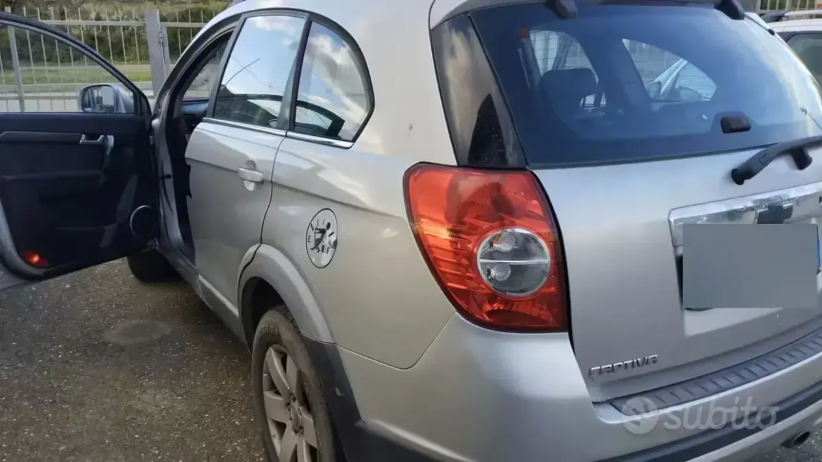 Usata Chevrolet Captiva 150 CV (110 kW) 2008 Grigio SUV