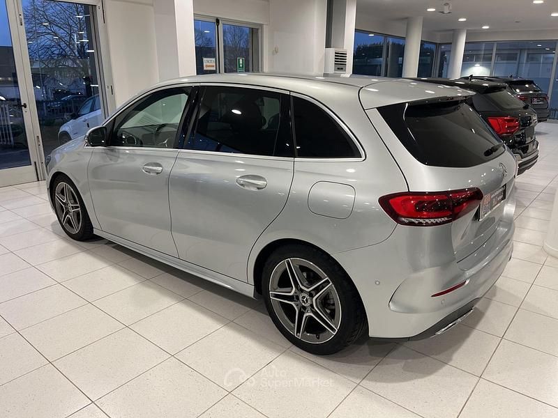 Usata Mercedes B180 Premium 136 CV (100 kW) 2020 Argento Utilitaria