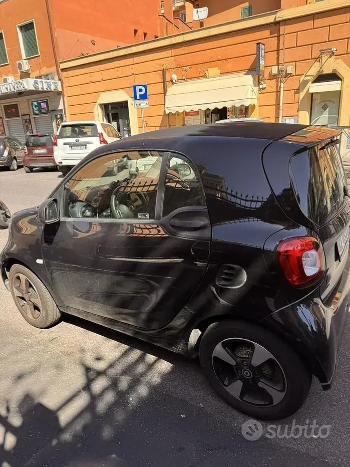 Usata Smart ForTwo Electric Drive Passion 41 kW (56 CV) 2021 Nero Berlina