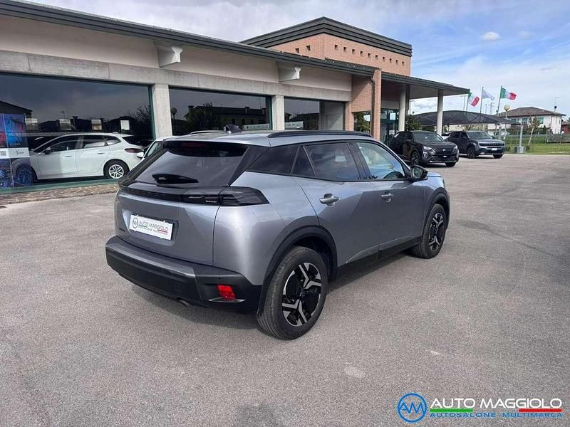 Usata Peugeot 2008 Allure 101 CV (74 kW) 2025 Argento SUV