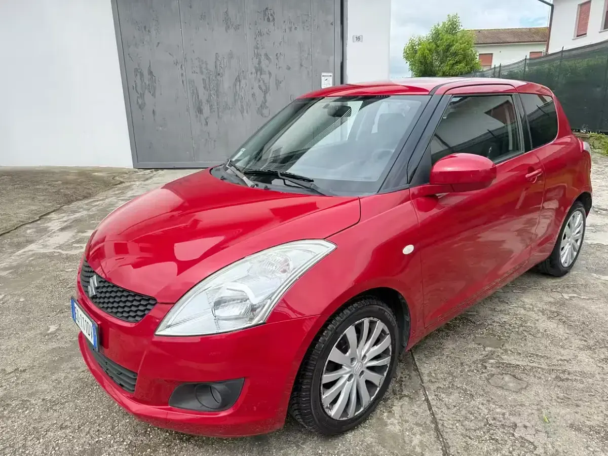 Usata Suzuki Swift 94 CV (69 kW) 2010 Rosso Utilitaria