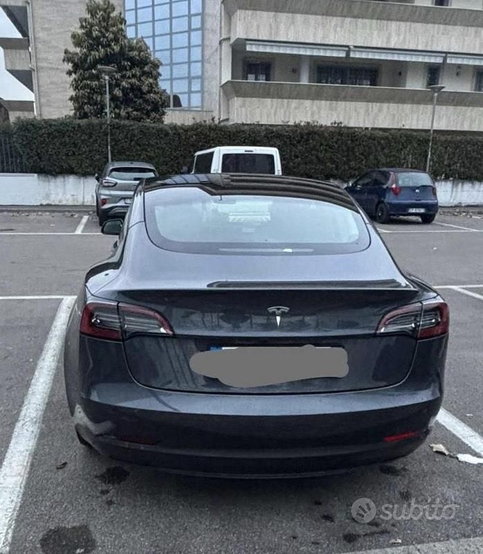 Usata Tesla Model 3 2023 Grigio Berlina