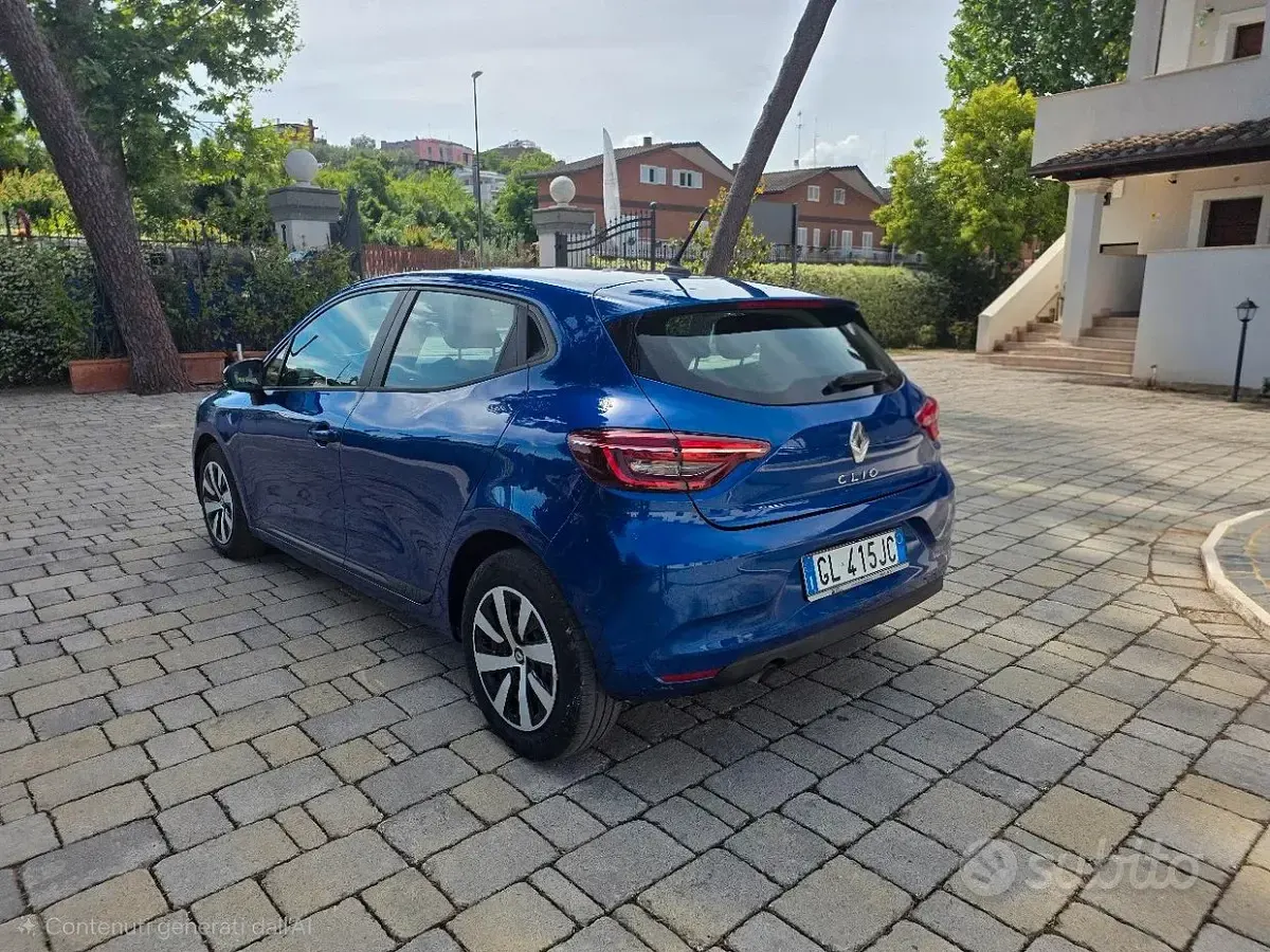 Begagnad Renault Clio V 90 HK (66 kW) 2022 Blå Sedan