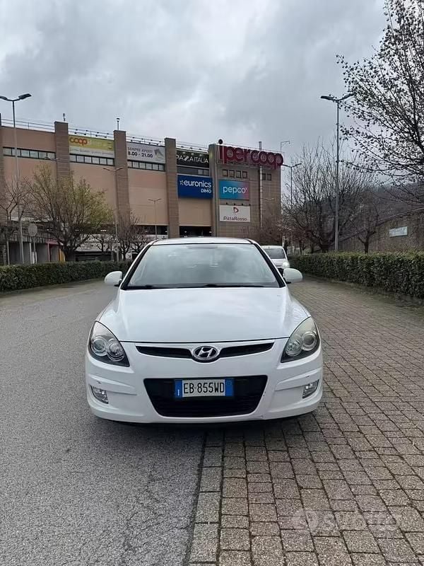 Usata Hyundai i30 Active 109 CV (80 kW) 2010 Bianco Berlina