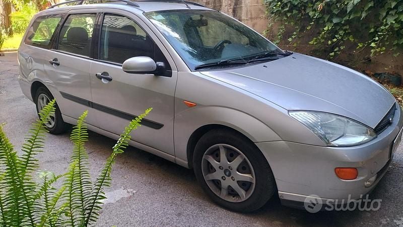 Grigio Usata 2000 Ford Focus Station wagon | 500 € - Immagine 1/4