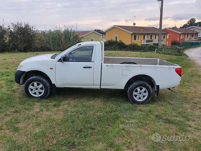 Usata Mitsubishi L200 136 CV (100 kW) 2006 Bianco Pick-up