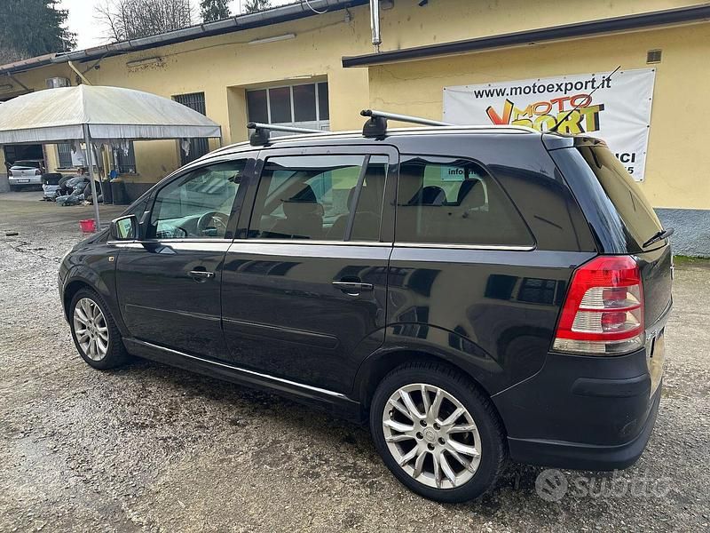 Usata Opel Zafira Cosmo 150 CV (110 kW) 2010 Nero Monovolume