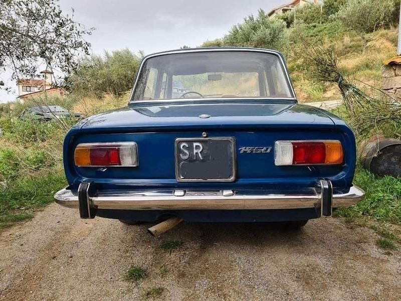 Usata Alfa Romeo 1750 114 CV (83 kW) 1970 Blu/azzurro Berlina
