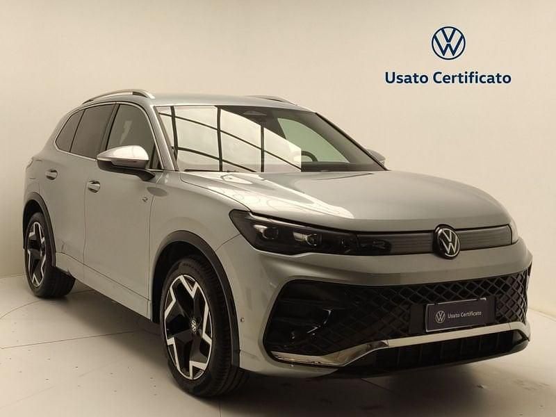 Usata VW Tiguan R-line 150 CV (110 kW) 2024 Dolomite silver SUV
