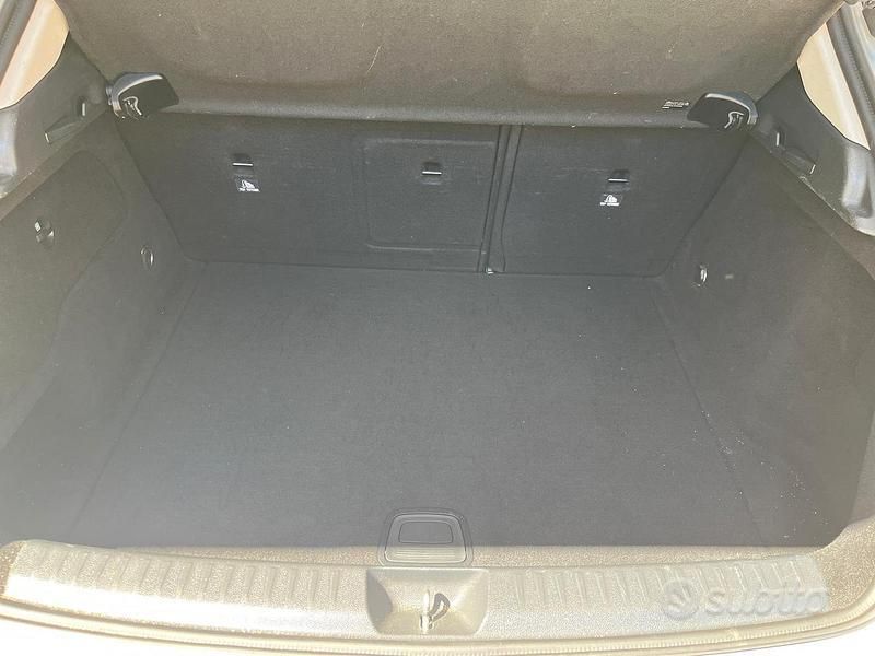 Usata Mercedes GLA180 109 CV (80 kW) 2015 Grigio SUV