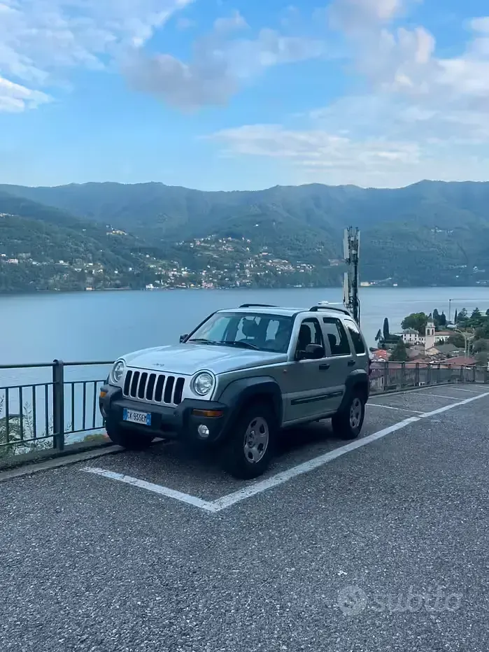Usata Jeep Cherokee 150 CV (110 kW) 2003 SUV
