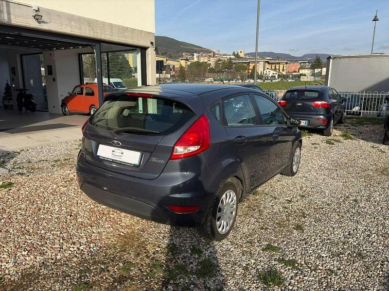 Usata Ford Fiesta Titanium 82 CV (60 kW) 2011 Grigio Berlina