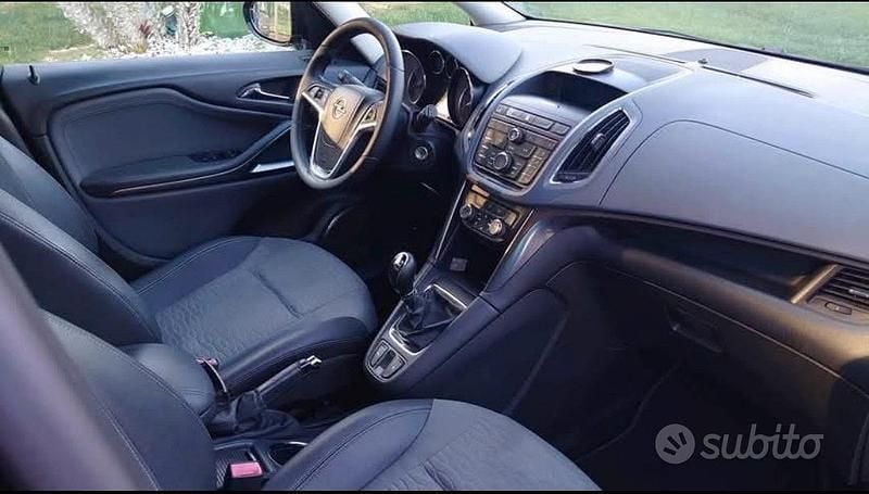Usata Opel Zafira Eco 150 CV (110 kW) 2013 Marrone Monovolume