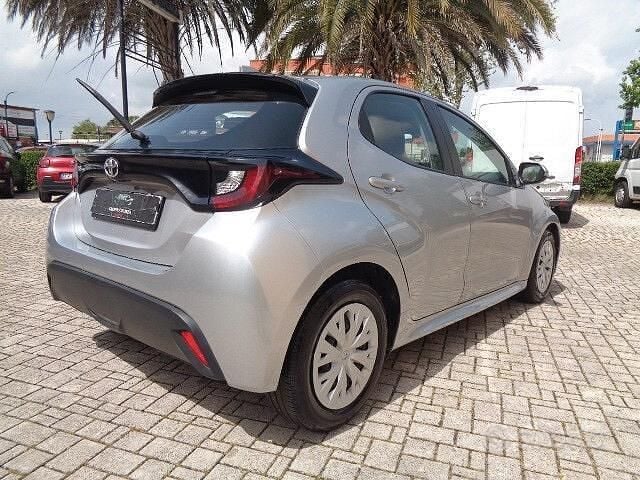 Usata Toyota Yaris Active 72 CV (52 kW) 2023 Grigio Utilitaria