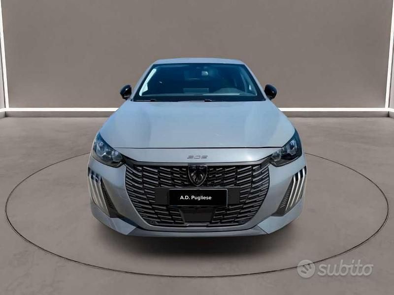 Usata Peugeot 208 Allure 101 CV (74 kW) 2025 Grigio Utilitaria