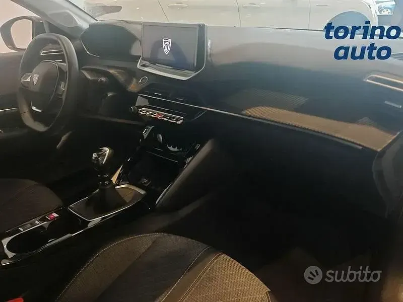 Usata Peugeot 208 Allure 102 CV (75 kW) 2025 Nero Utilitaria