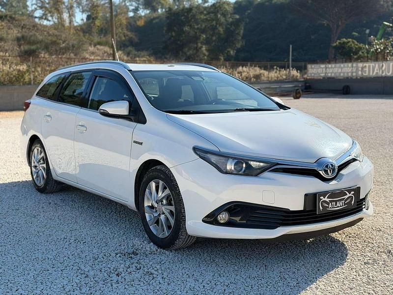 Other Usata 2016 Toyota Auris Hybrid Executive Tre volumi | 6999 € (Molto cara) - Immagine 1/4