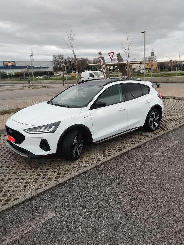 Käytetty Ford Focus Active 125 HP (91 kW) 2022 Sedan