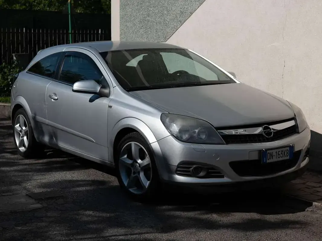 Usata Opel Astra GTC Cosmo 179 CV (131 kW) 2008 Grigio Berlina