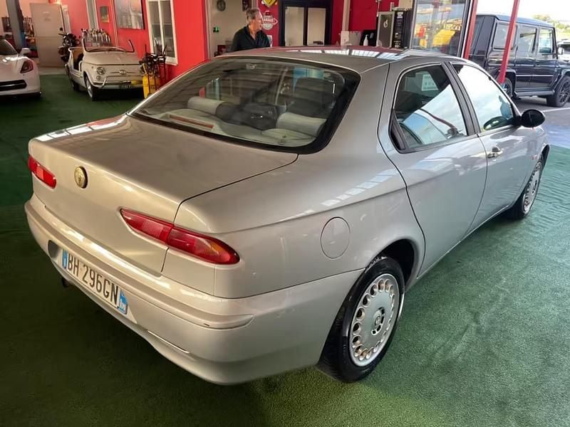 Usata Alfa Romeo 156 105 CV (77 kW) 1999 Argento Berlina