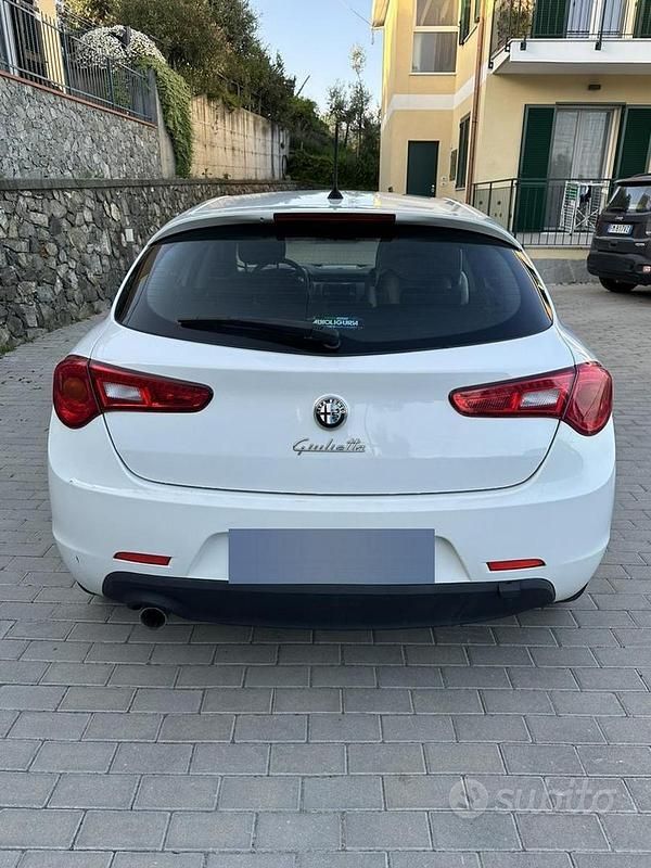 Usata Alfa Romeo Giulietta Progression 120 CV (88 kW) 2015 Bianco Utilitaria
