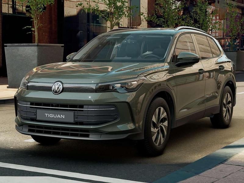 Usata VW Tiguan Edition 204 CV (150 kW) 2025 Velvet green metallizzato SUV