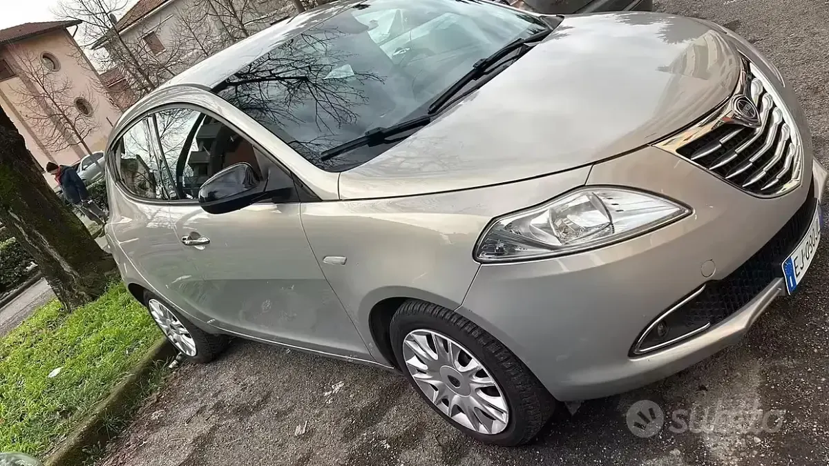 Usata Lancia Ypsilon 69 CV (50 kW) 2011 Giallo Utilitaria