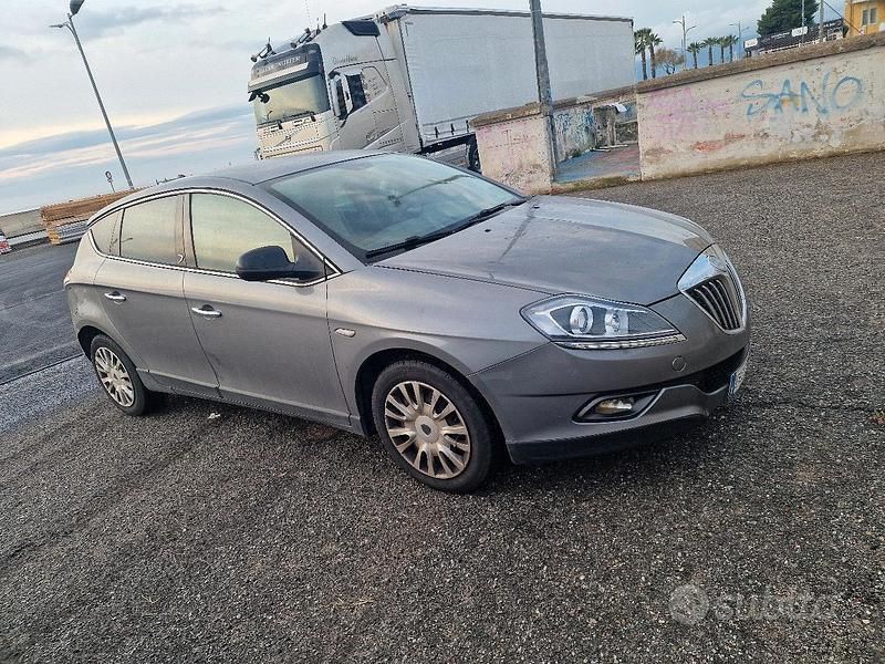 Grigio Usata 2011 Lancia Delta Due volumi | 3000 € (Buon prezzo) - Immagine 1/3