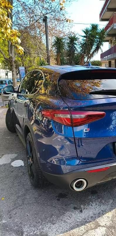 Usata Alfa Romeo Stelvio Executive 209 CV (153 kW) 2017 Blu/azzurro SUV