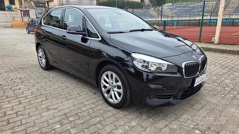Begagnad BMW 218 Luxury Line 150 HK (110 kW) 2019 Svart Kombi
