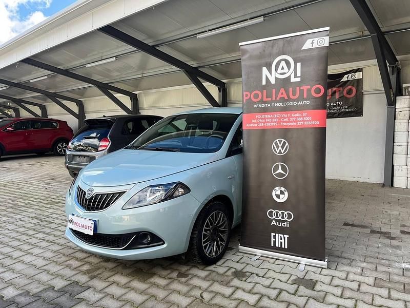 Usata Lancia Ypsilon 69 CV (50 kW) 2023 Verde Utilitaria