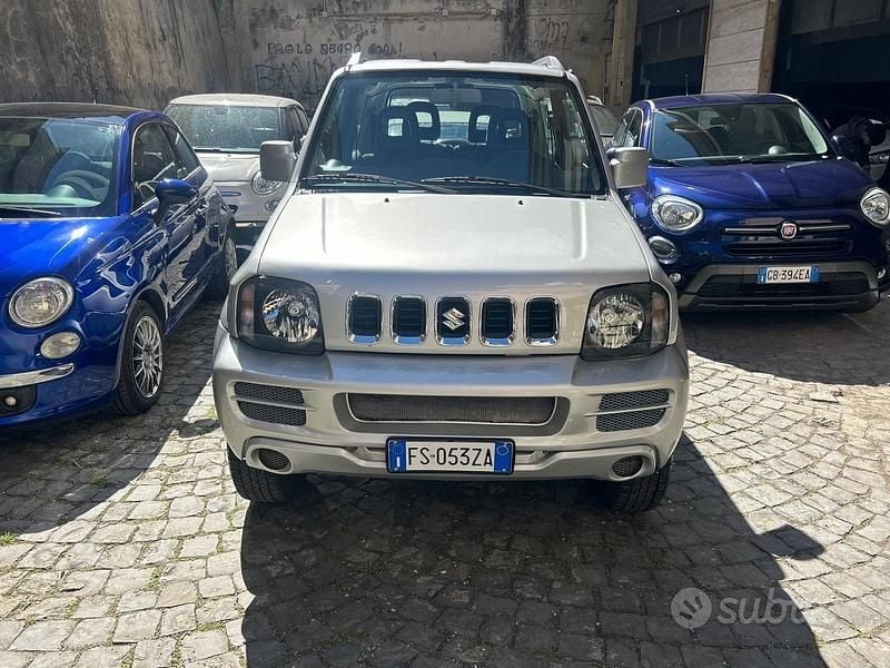 Argento Usata 2012 Suzuki Jimny SUV | 10.700 € (Ottimo prezzo) - Immagine 1/4