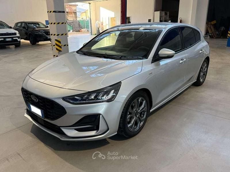 Usata Ford Focus ST-Line 116 CV (85 kW) 2024 Argento metallizzato Berlina