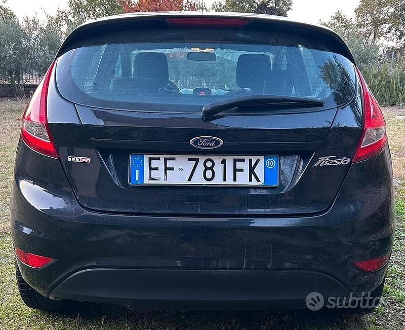 Usata Ford Fiesta 71 CV (52 kW) 2010 Nero Berlina