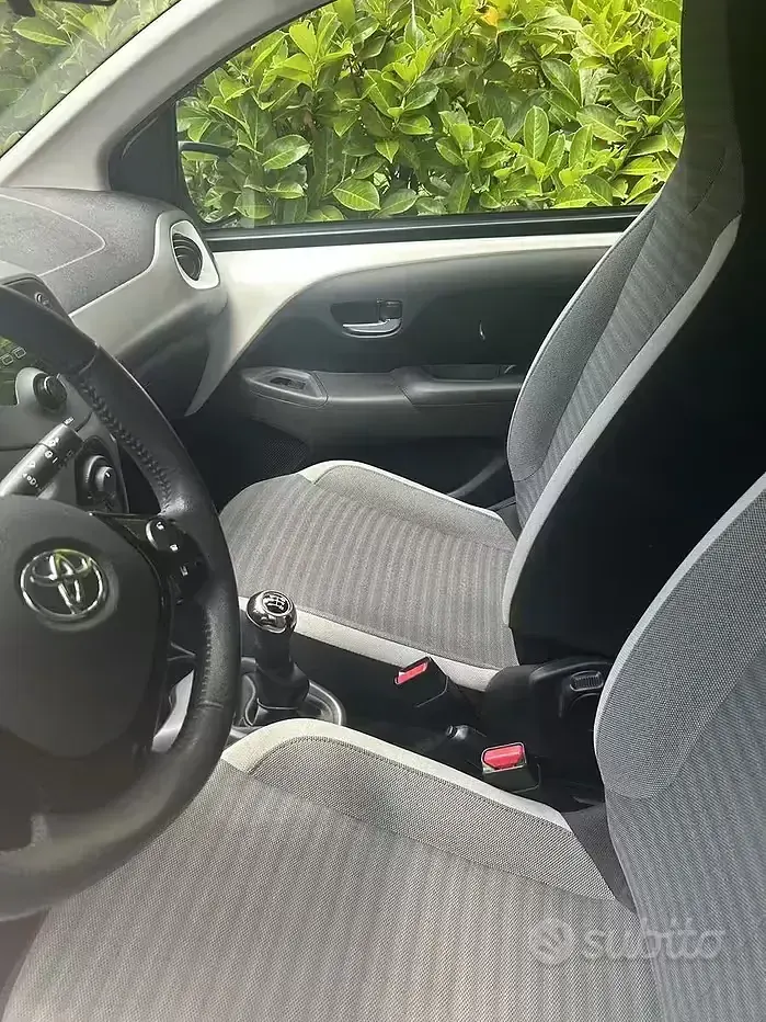 Usata Toyota Aygo Connect Style 72 CV (52 kW) 2019 Bianco Utilitaria