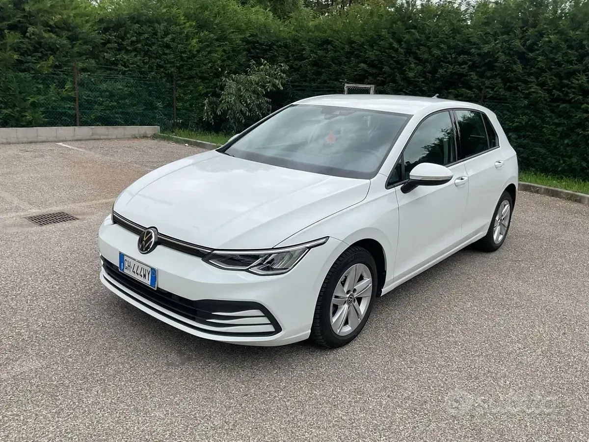 Usata VW Golf VIII Life 116 CV (85 kW) 2022 Bianco Berlina